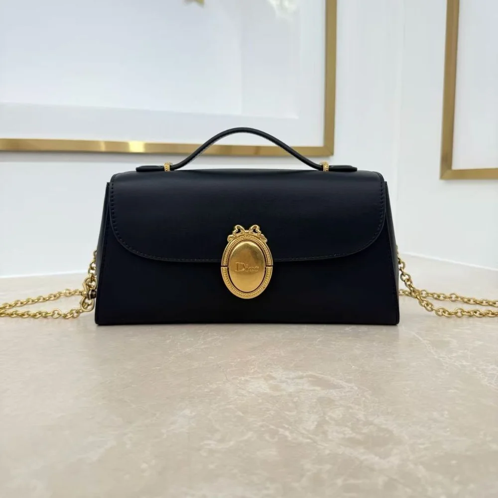 Dior Médaillon East-West Pouch — Noir Edition